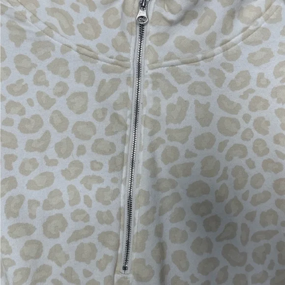 Old Navy Women’s Cream Leopard Print Half Zip With Draw String Waist Size XS - Picture 2 of 5